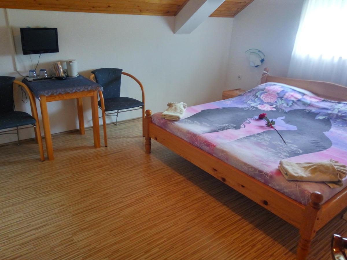 Rooms Josip Korenica Eksteriør billede